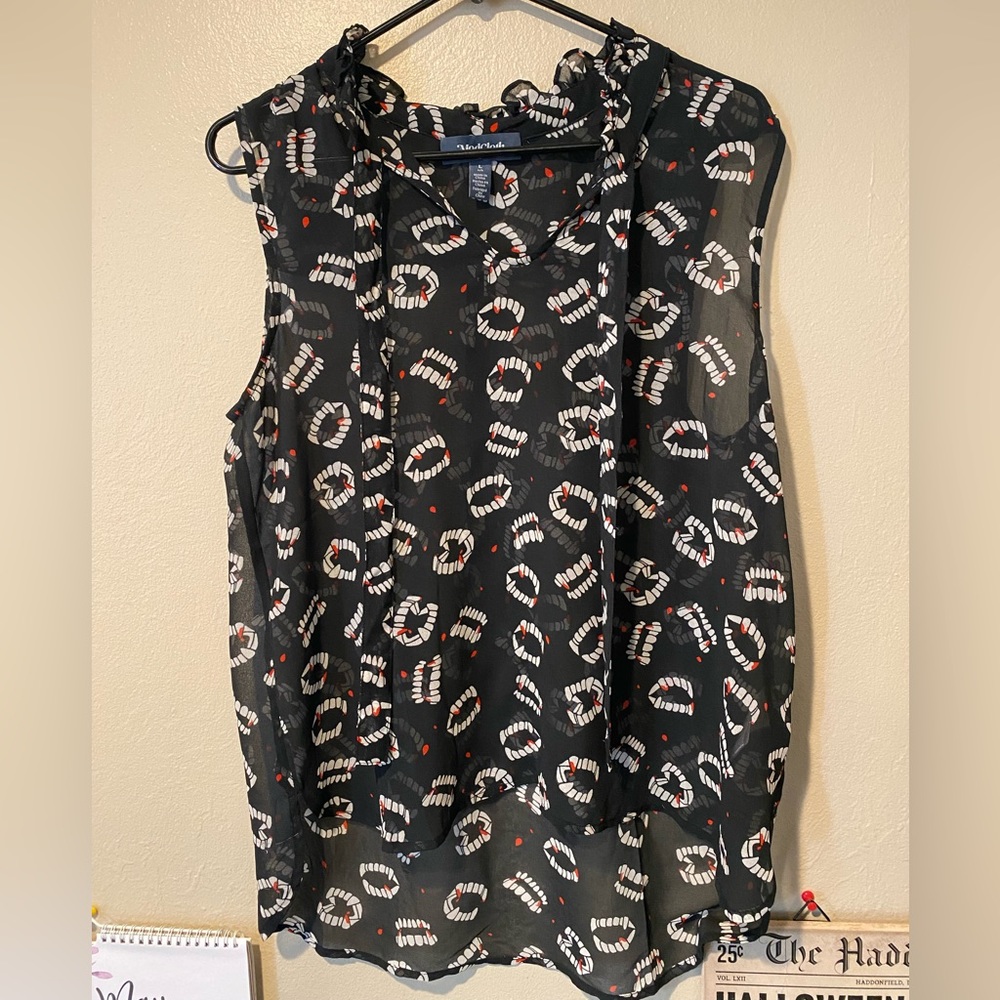 ModCloth Bite Me I’m Fang-static Tie-Neck Blouse EUC size L